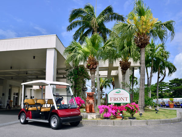 出租電動車在度假村內遊覽很方便（很受歡迎！）
