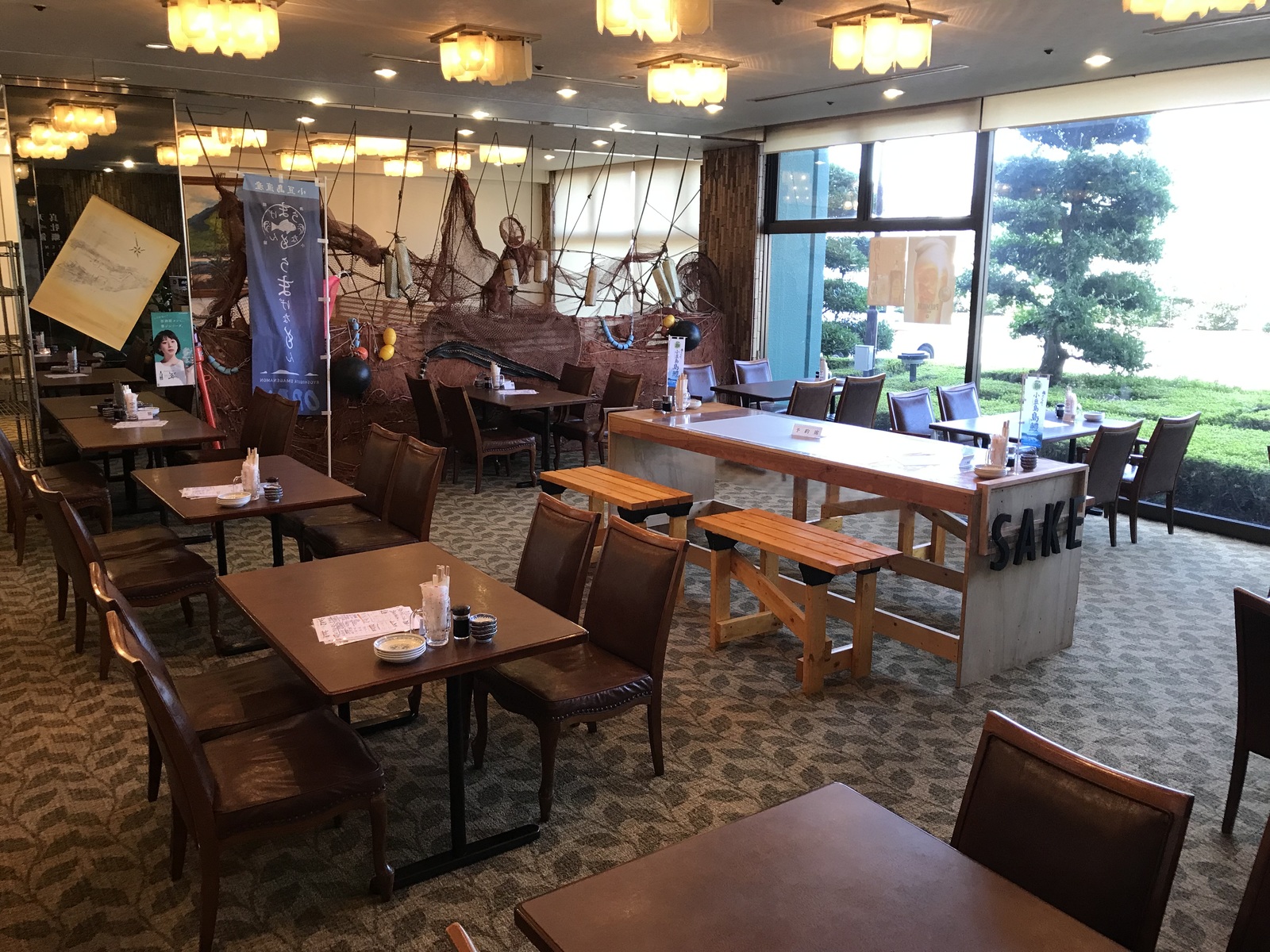 居酒屋
漁師小屋　うまげなもん
営業時間　
15：00～22：00
ラストオーダー
21：30