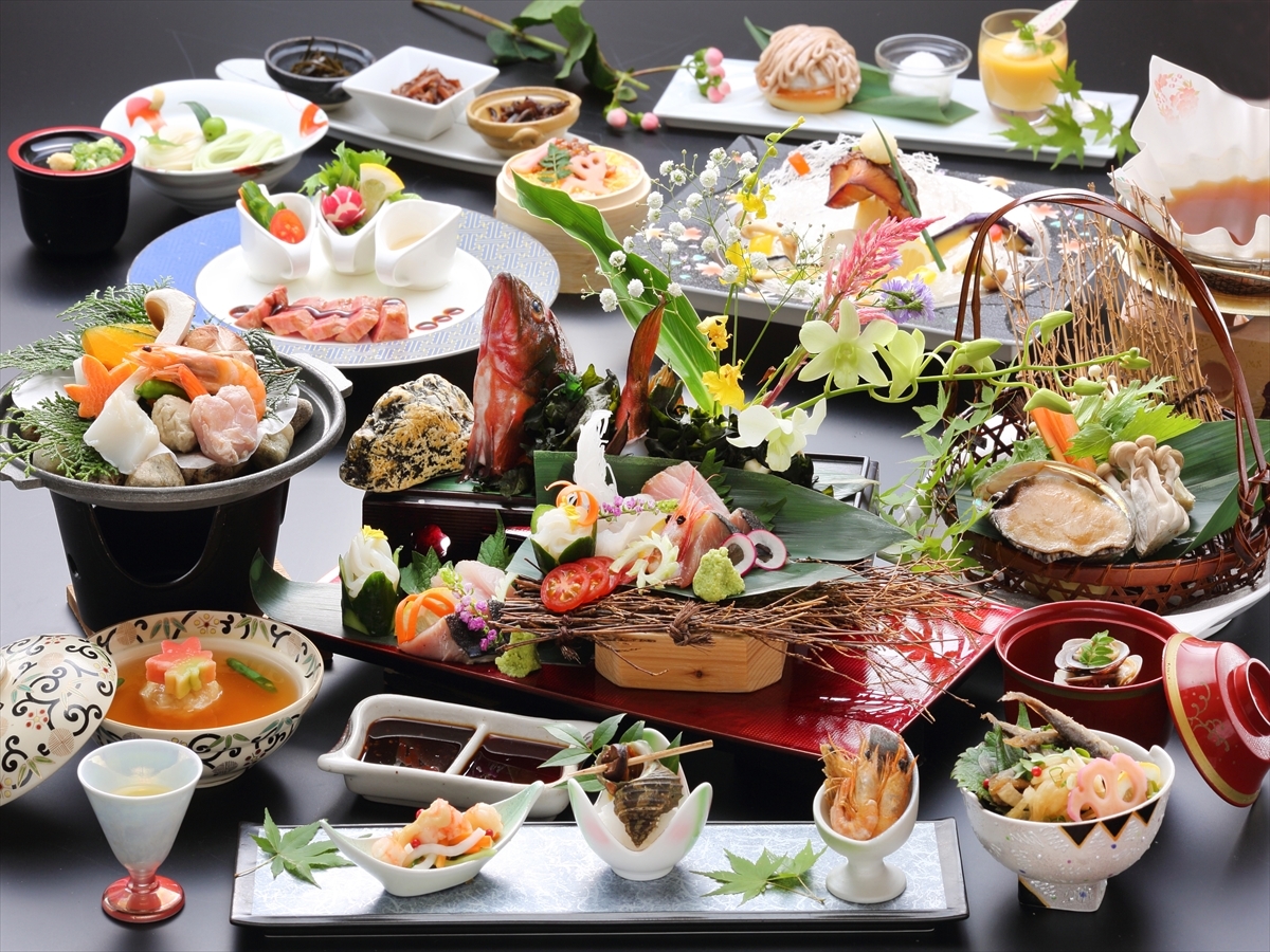 【最上級会席】「姿造里盛り合わせ」「鮑料理」「和牛ステーキ」付き・プレミアム会席♪