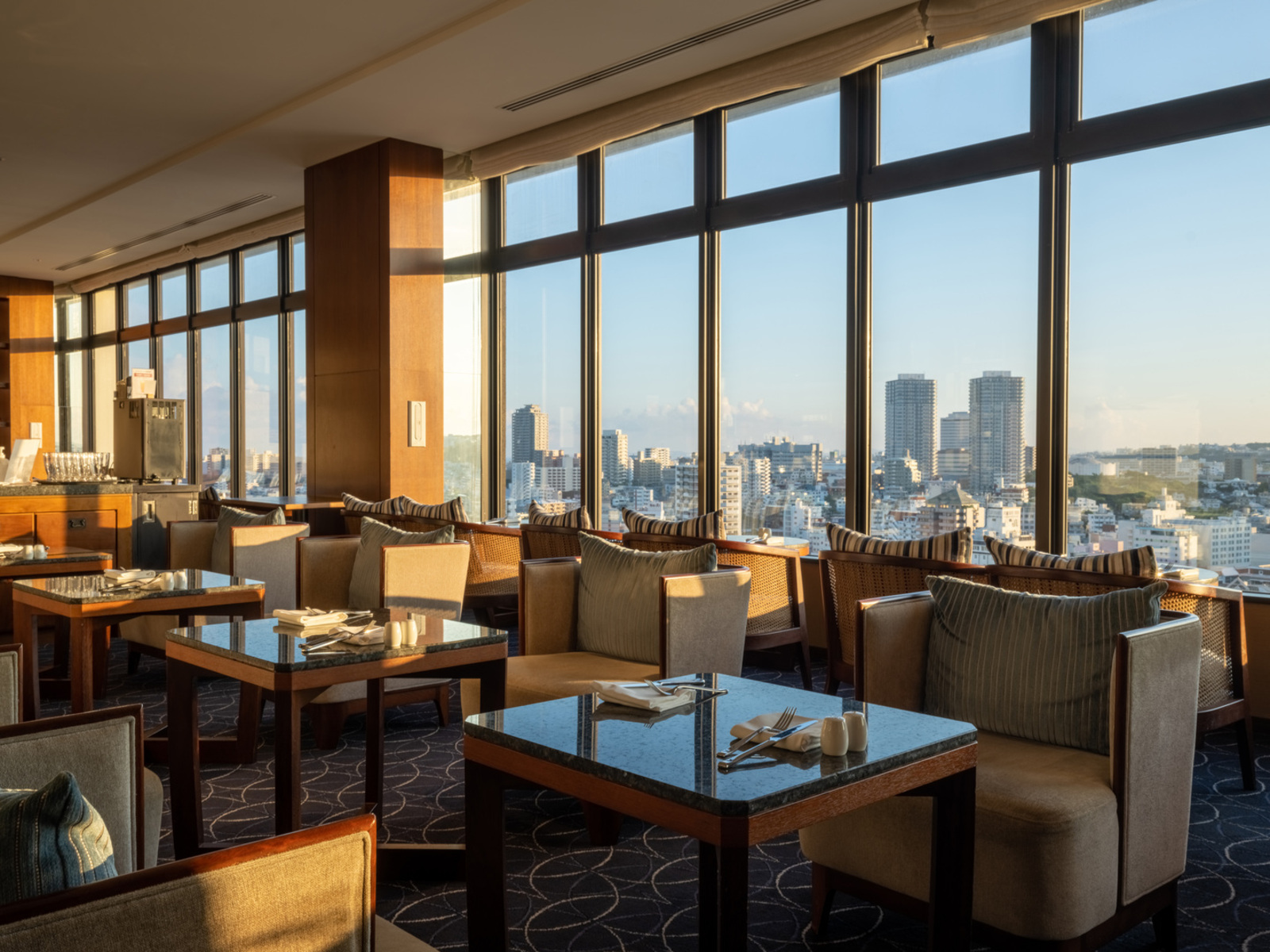 Regency Club Lounge2
(1600*1200)