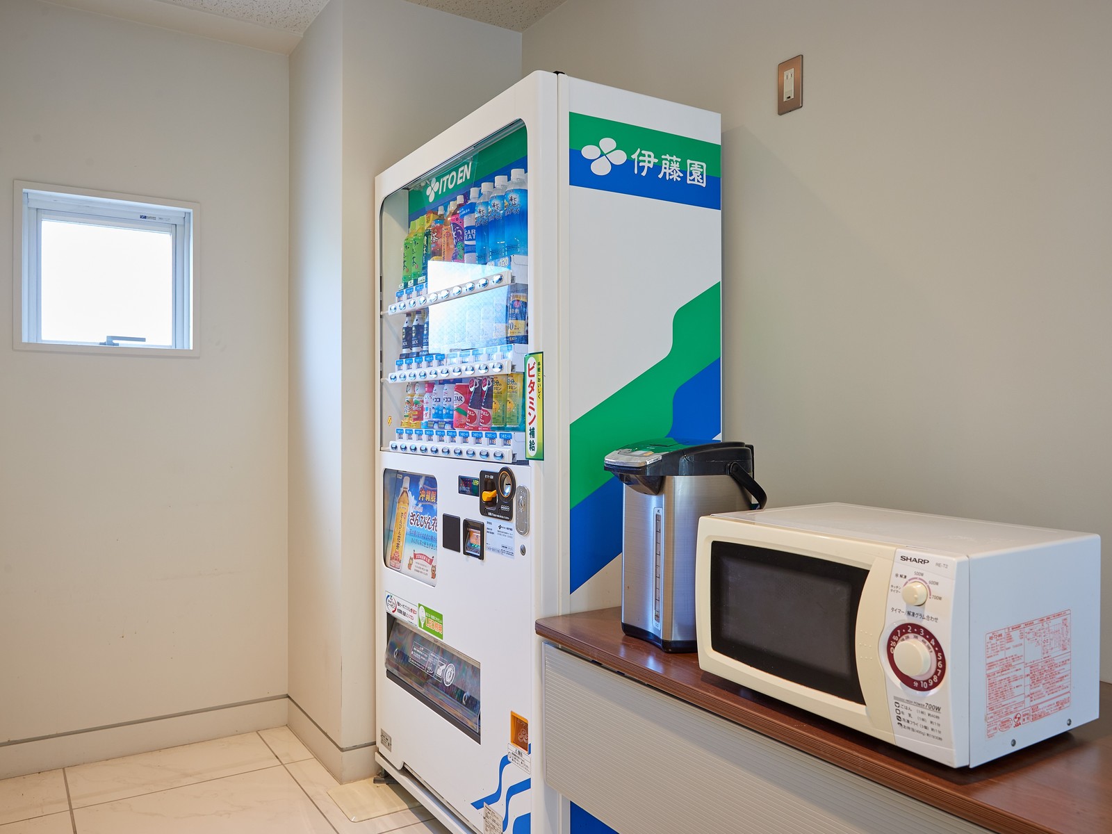 自動販売機・電子レンジ・ポッド