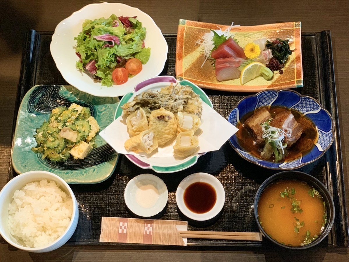 沖縄料理堪能 夕食は居酒屋ちんぼーらでちゃんぷるー定食 2食付 禁煙 New 高層階 デラックスツイン 部屋数限定 沖縄ホテル予約ots