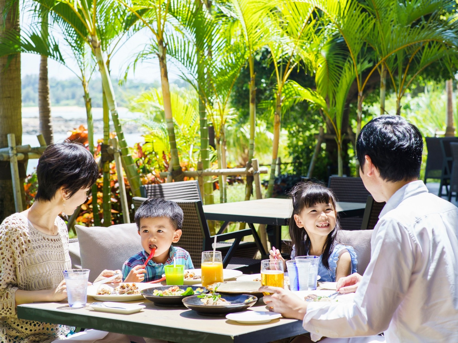 您可以欣赏到濑良垣海滩的美景，享用度假区特有的早餐。