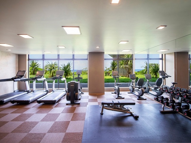 LIFE FITNESS社のマシンを揃え、ご宿泊のお客様は24時間ご利用頂けます。