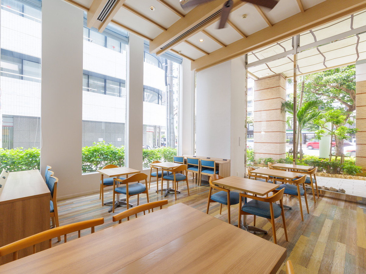 1F ラウンジ(Wi-Fi・電源を完備しております) 1F ラウンジ(Wi-Fi・電源を完備しております)