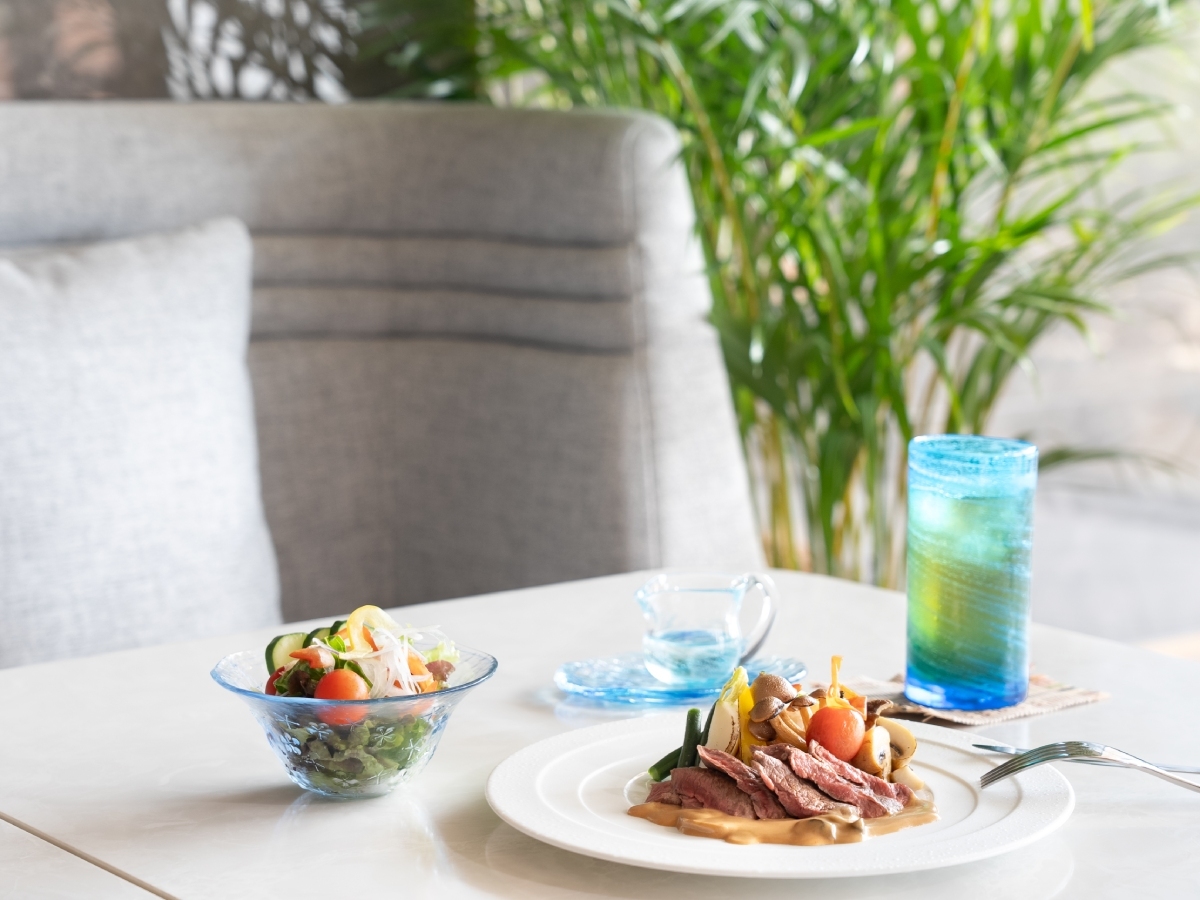 【Lounge & Bar 開幕紀念】18:00 開始・享用 9 款主菜任選＋迎賓飲品的精緻晚餐＜附晚・早餐＞