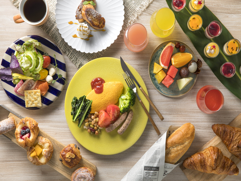 Energize your morning with Japanese and Western buffet breakfast.