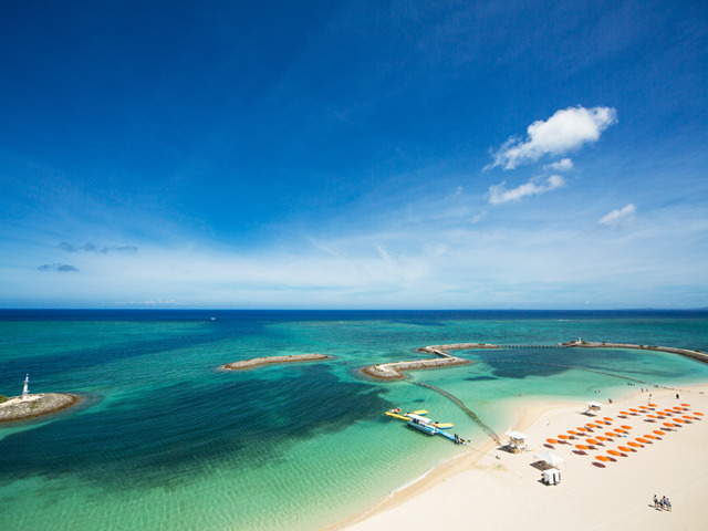 The Sunmarina beach (right in front of the hotel) that has been awarded the highest rank “AA” by the Ministry of the Environment's water quality survey.