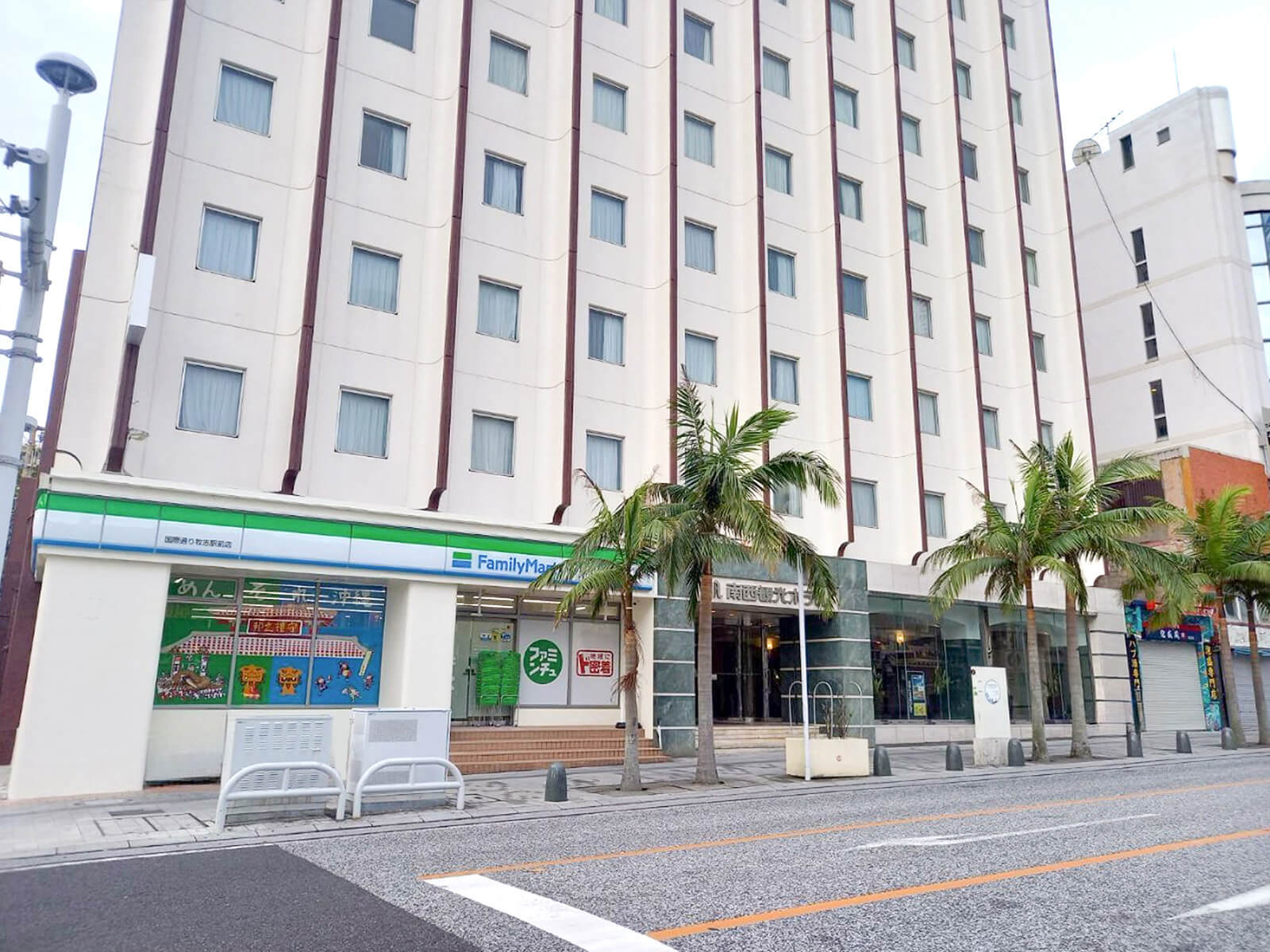 Right next to Makishi Monorail Station & Lawson! Good location with excellent access ♪ Standard plan, room without meals