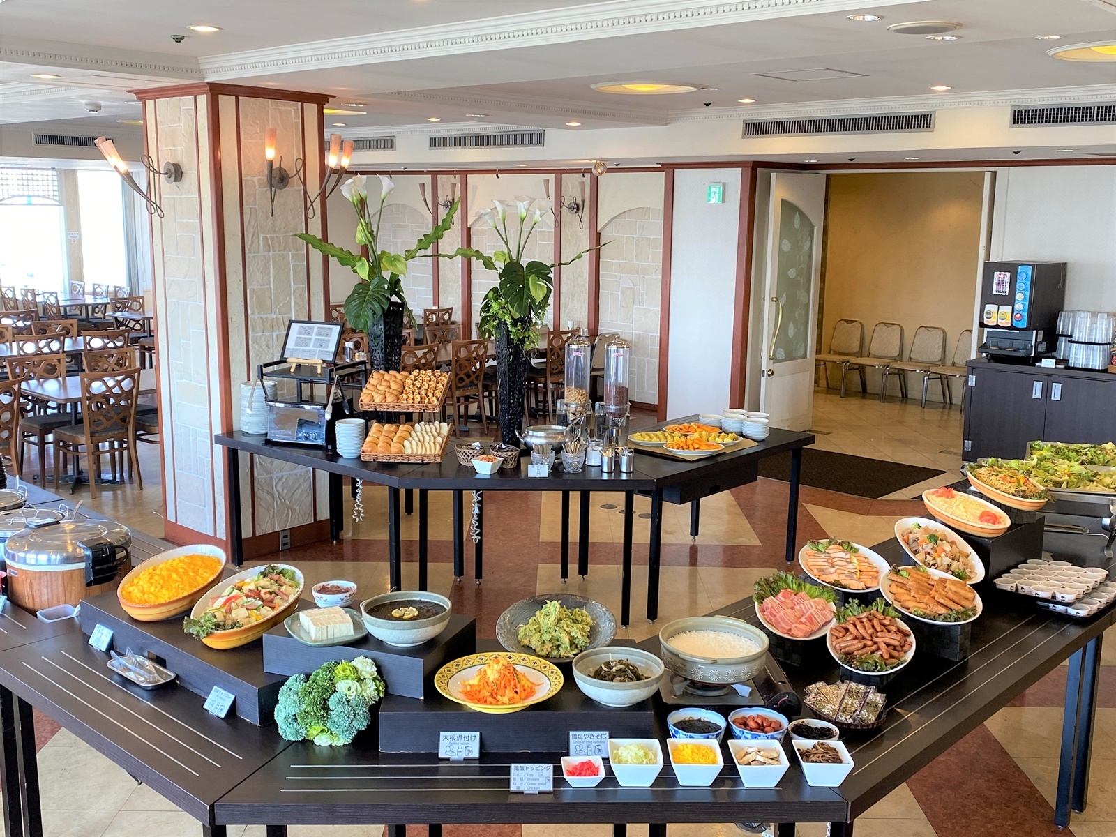 Enjoy breakfast while looking out over the city of Naha at the restaurant on the top floor ♪ Standard plan with breakfast