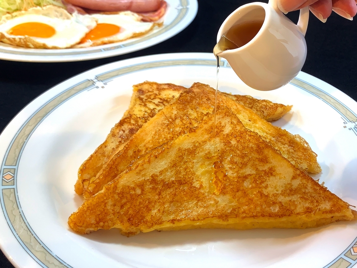 洋朝食／お客様に大好評のフレンチトースト。シロップをたっぷりかけてどうぞ。