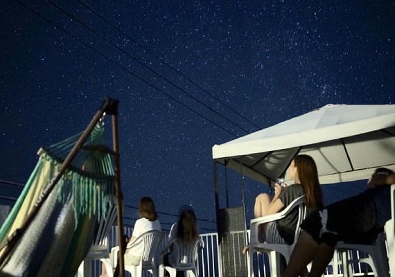 옥상에서는 밤하늘에 빛나는 수많은 별들이★
만월의 날에는 달표면 감상도 할 수 있어요!