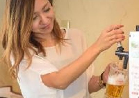 〇ビールサーバーとテラスのテーブルチェア

ビールサーバー完備。別途ご注文承ります。

広いテラスのテーブルチェアではBBQやお食事、
お酒を飲みながらのんびりとおしゃべりをお楽しみいただけます。