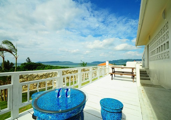 【Garden & terrace space】Superb view of blue sea and blue sky. 

