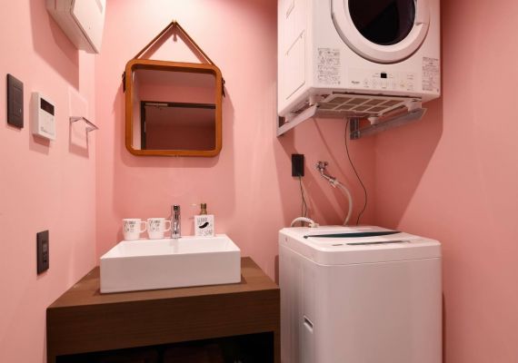 洗臉台，洗衣機，乾衣機
