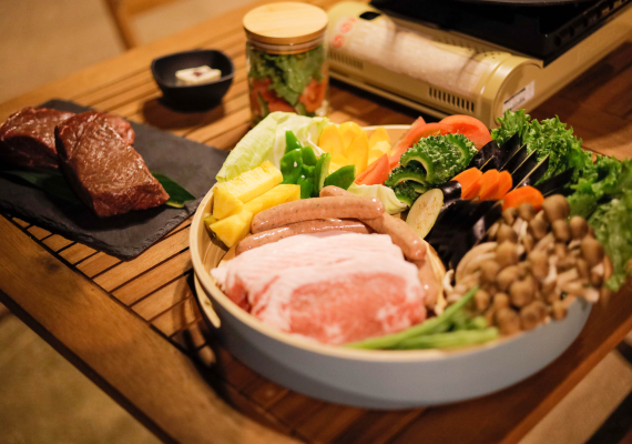 夕食：グランピングBBQ