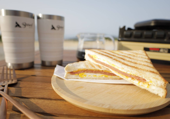 朝食：ポーク卵ホットサンド