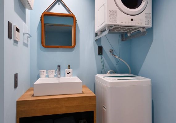 洗臉台，洗衣機，乾衣機