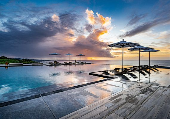 本館インフィニティプール