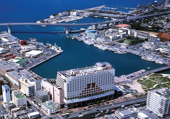 본섬 주변 이도(離島)의 관문, 나하 토마린항에서 도보 10분 내의 숙소