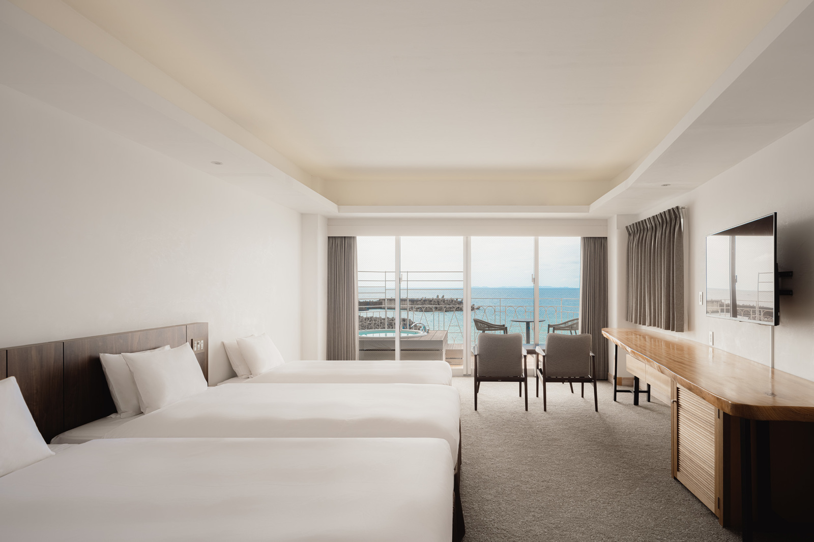 オーシャンツイン　40平米/バルコニー 屋外ジャグジー付