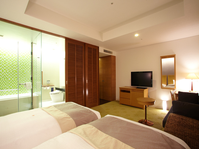 Pacific Premium Twin Room: Recommended for couples!