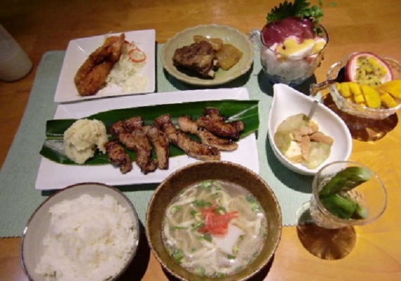 ☆ Dinner (paid service) ☆
Okinawa fruits, vegetables and other meals with Agu steak as a main dish
