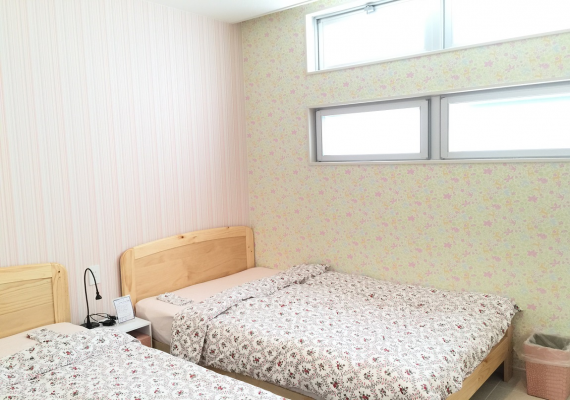 Semi-double bed of 140 centimeters in width is two preparation♪