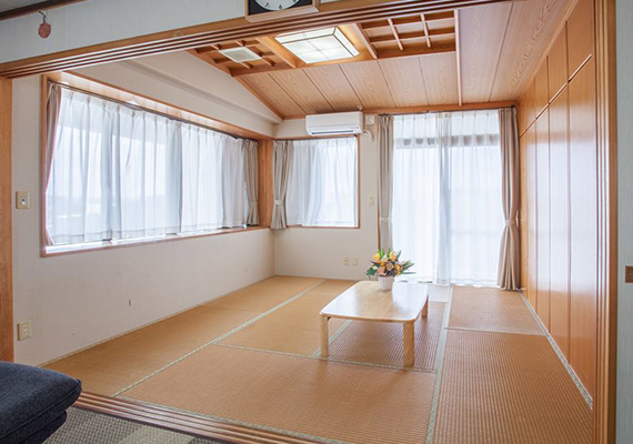 Japanese-style room