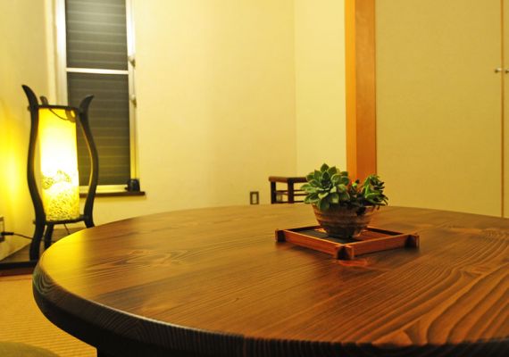 [Japanese-style room (6 tatami) of Ryukyu tatami mat] Modern Japanese-style room with a relaxed atmosphere
