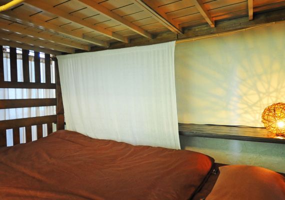 [bunk bed] We locate curtain and light in each bed and make private room style.