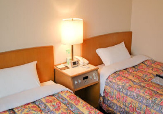 Twin room with 2 beds 105 cm width. For 2 close friends.