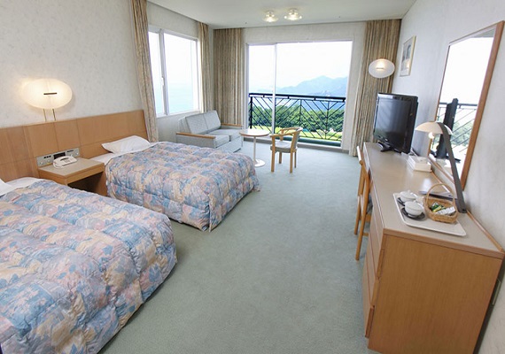 朝阳西式房间◆禁烟【眺望小型高尔夫球场与海洋】