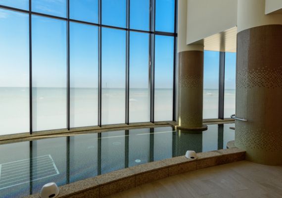Free use of "Large communal bath & sauna" with South Tower guest benefits
