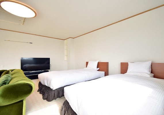 【Guest room】 There are 2 three-quarter beds and we also have rental single bed and futon 

