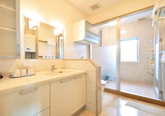 【Guest room】 Clean washstand and shower room 
