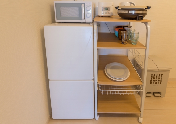 Equipped with refrigerator, microwave oven and pot