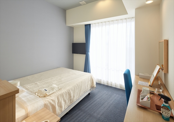 A spacious room with a 140 cm wide bed. This room is perfect for business travelers, solo travelers, and couples.