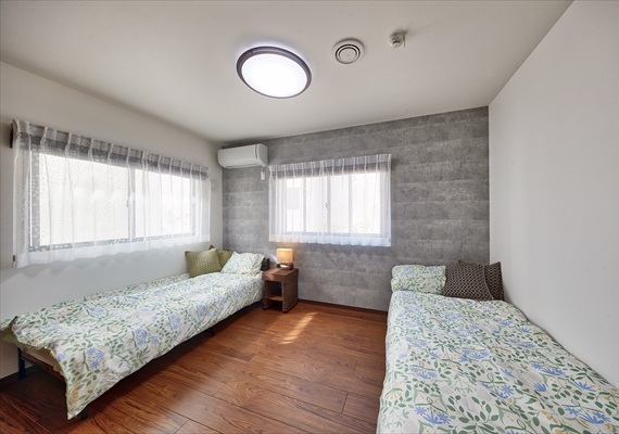 レキブ2【寝室】シングルベッドは4台ご用意しております。
