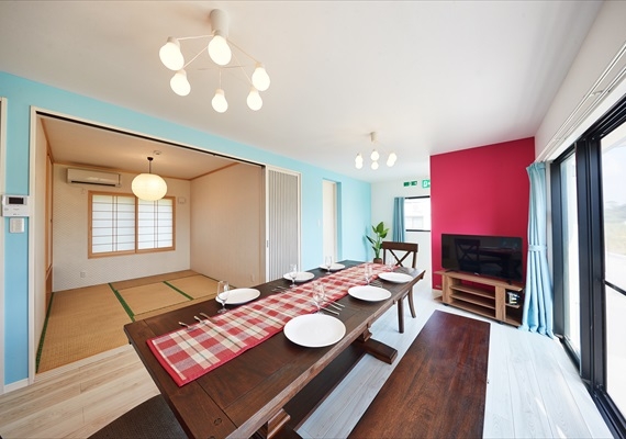 rekibu 3[客廳]有可供六人使用的餐桌