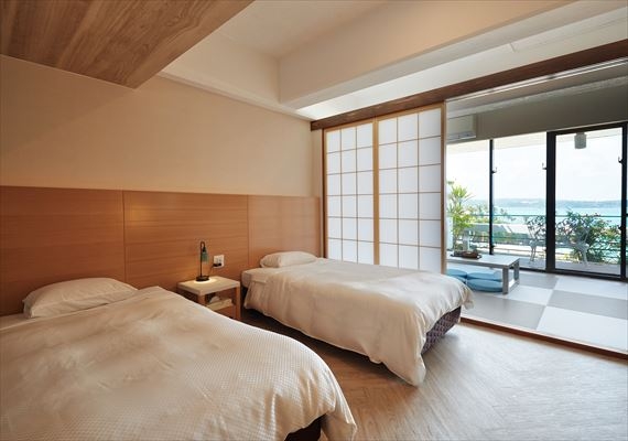[Japanese-Western style room sea side 45 square meters] Renewal in 2020! A Japanese-Western style room on the sea side that has been reborn fresh with gentle colors.
You can relax spaciously while looking at the blue sea and the white sandy beach.
Ideal for families and friends with young children ♪ Japanese-style room 4.5 tatami mats ◆ 2 single size (1000 × 2000) ◆ With spacious terrace