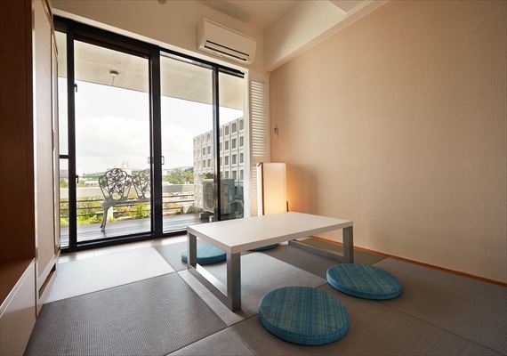 Japanese-style room using Ryukyu tatami mats
