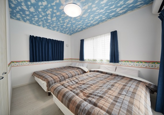 Rekibu5 珊瑚屋【寢室②】非常適合孩子的房間♪我們準備了兩張雙人床。