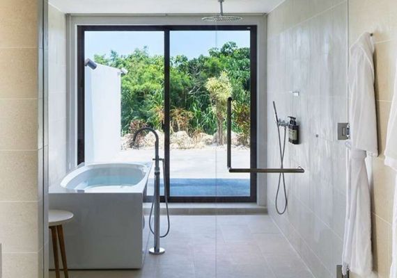 【プライベートプール】ダブルベッド2台+ソファベッド1台+デイベッド1台｜シーティングエリア付＜83～90平米＞