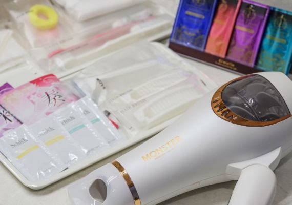 スーペリアルーム（レッド）　アメニティー＆ドライヤー