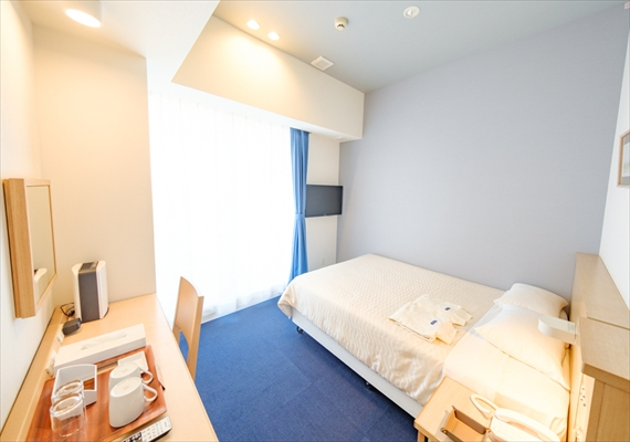 幅140ｃｍの広々としたベッドを採用した、ゆとりのある客室です。ビジネスや一人旅、仲良しカップルにぴったりなお部屋です。