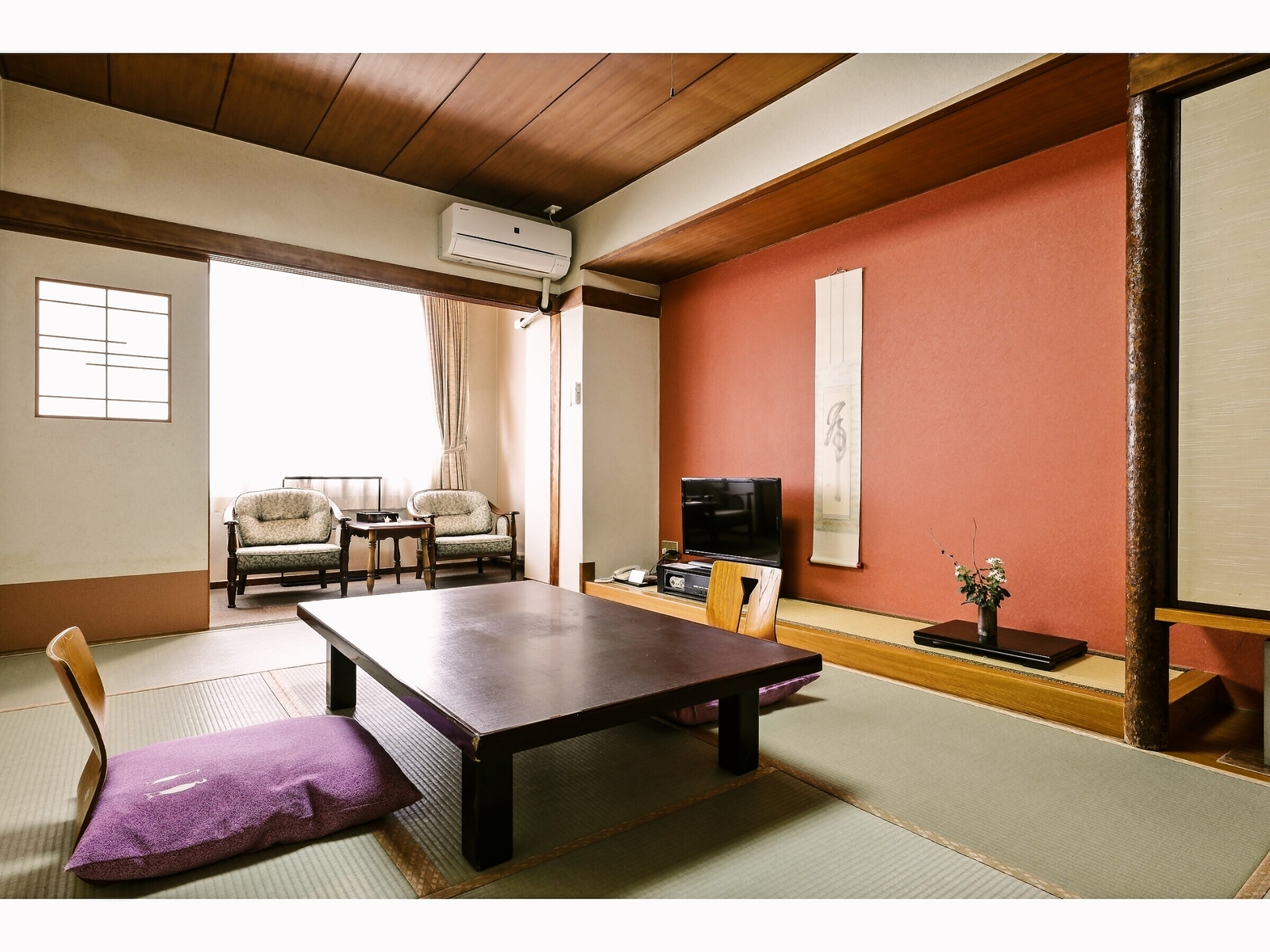 日式房間7.5-8張榻榻米(房間內沒有浴室，帶有廁所)有餐廳