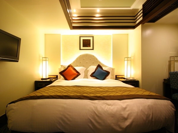 The corner suite is divided into two rooms, a twin bedroom and a double bedroom.

