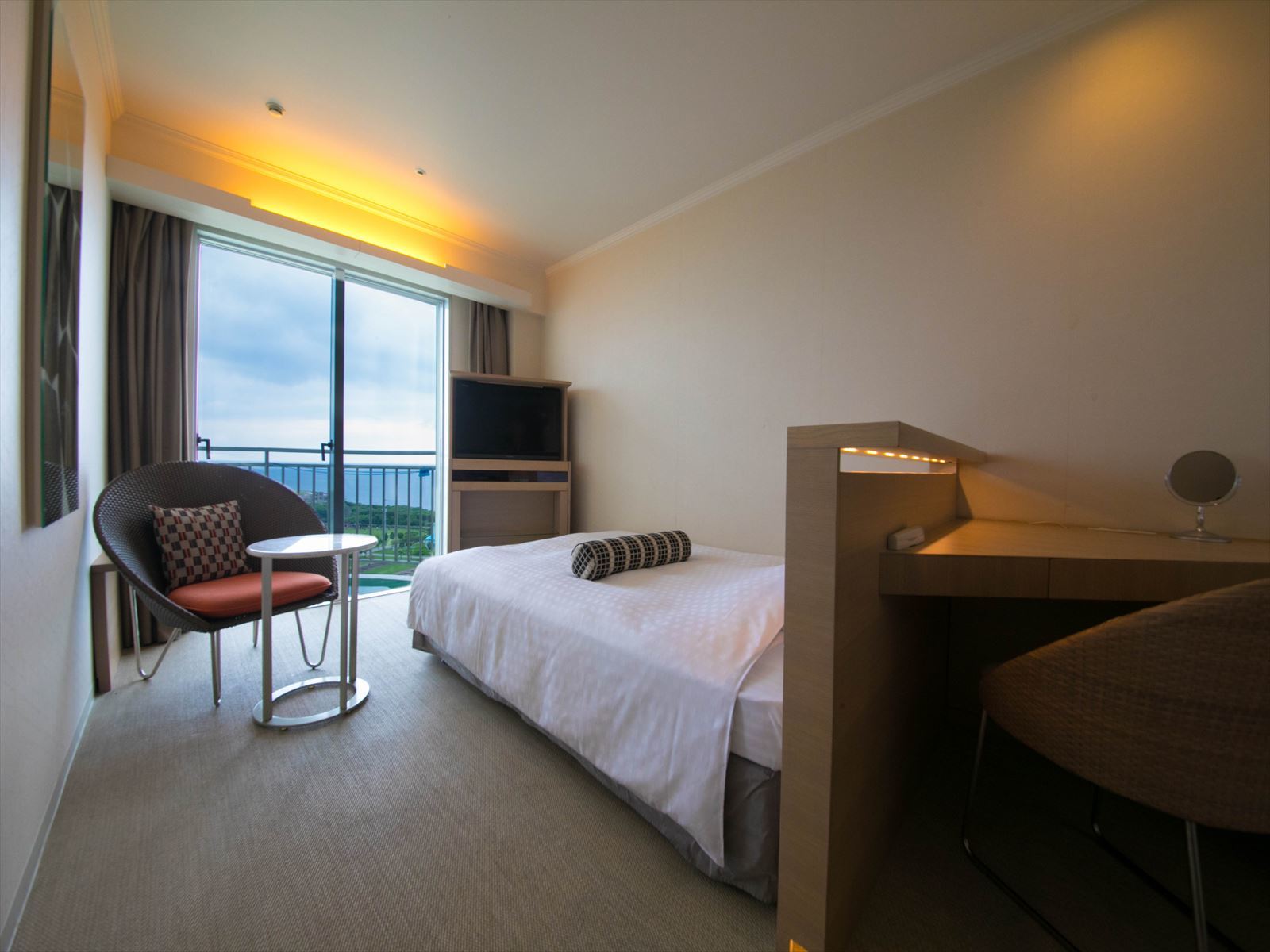 <加寬單人床>在沖繩充實的住宿！寬敞的床與舒適的空間
