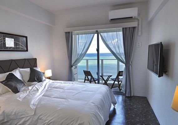 Standard double. Ocean view high floor. High floors (8～10 F) with good view.